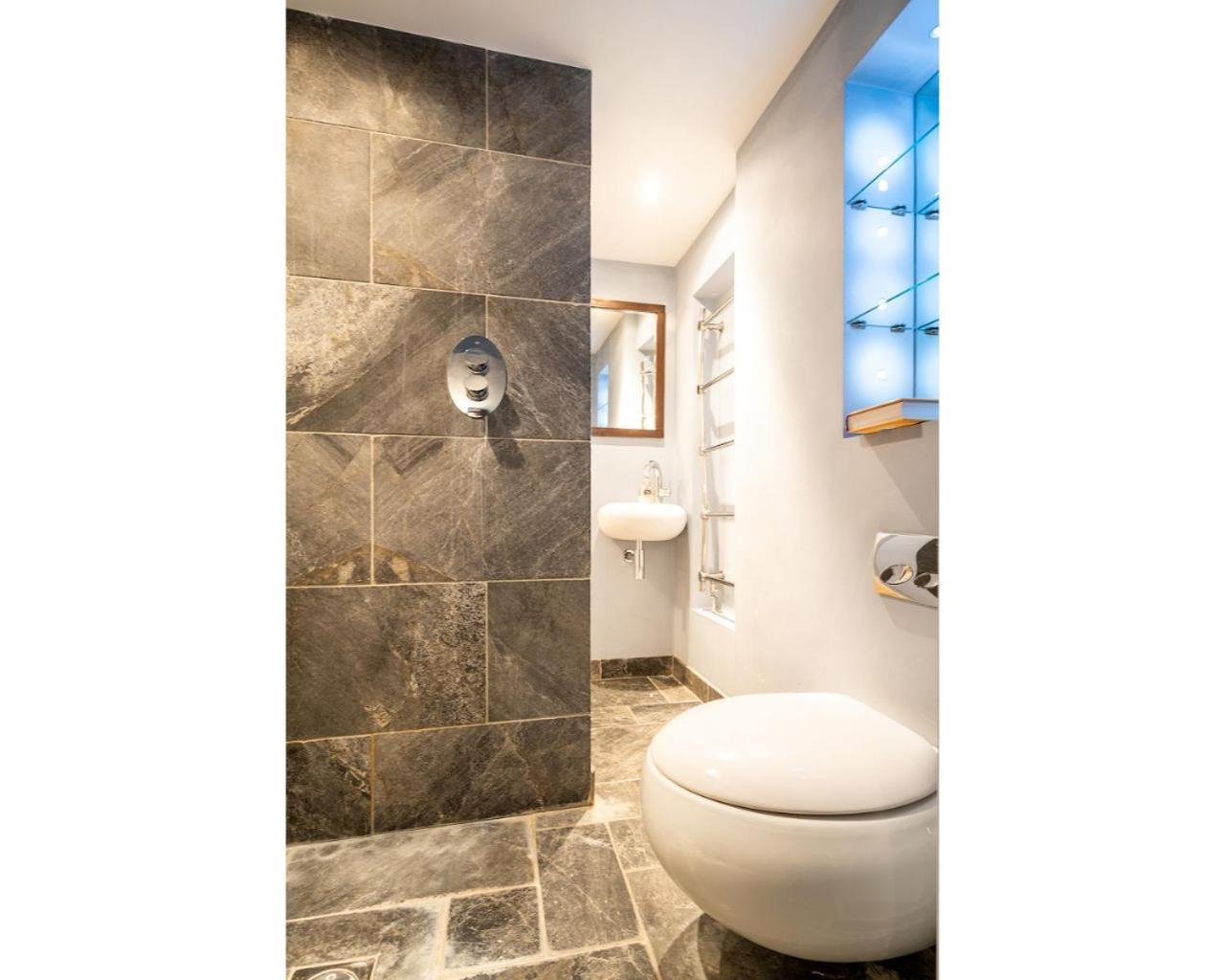 Murphys House - 3 Bed Luxury Central Townhouse باث الغرفة الصورة