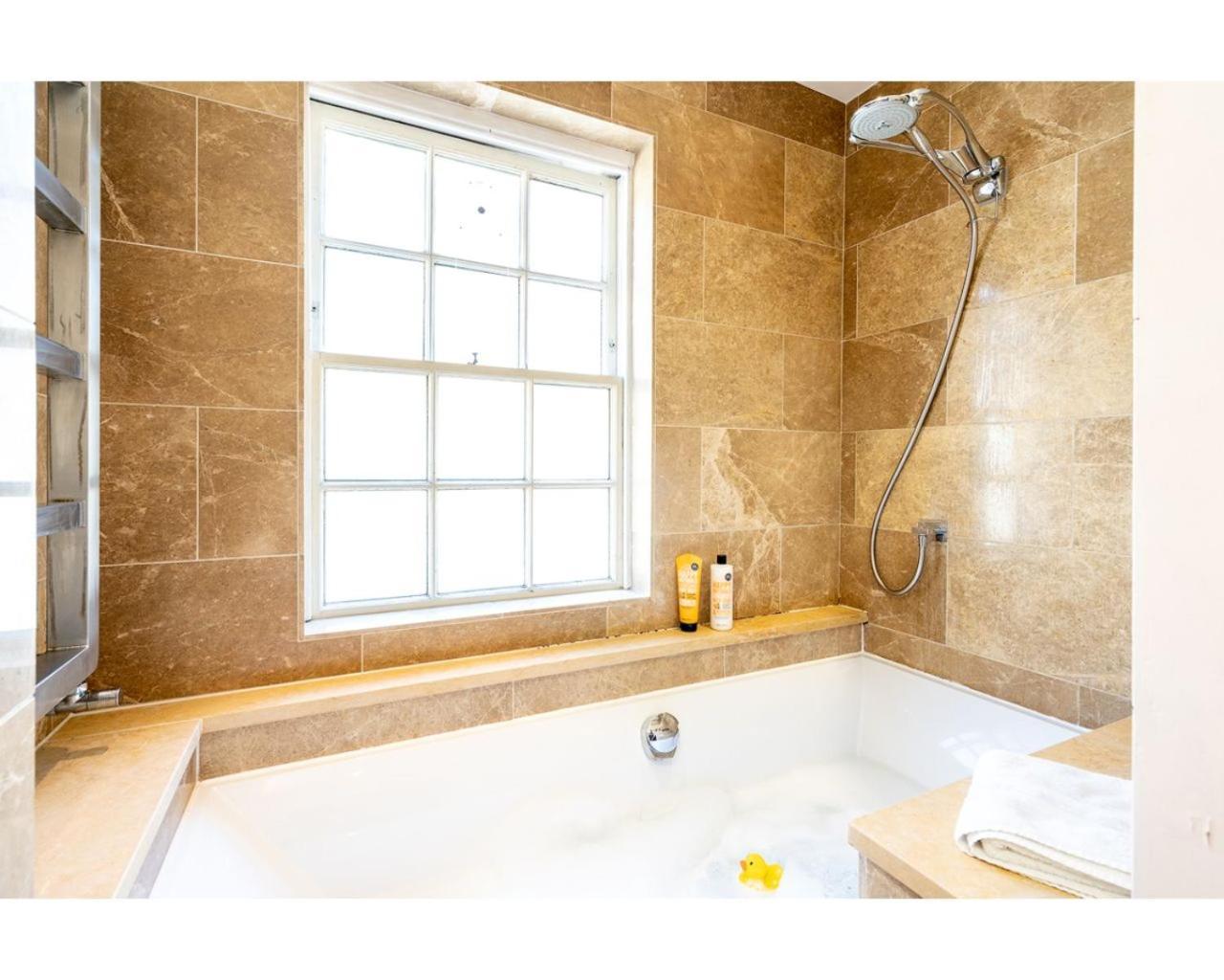 Murphys House - 3 Bed Luxury Central Townhouse باث الغرفة الصورة
